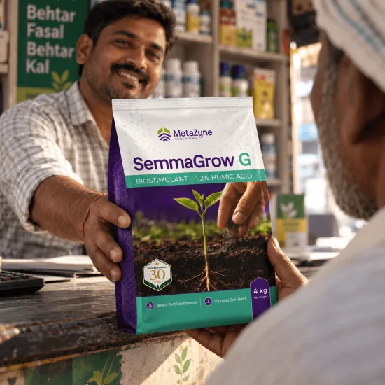 Shopkeeper handing a SemmaGrow G bag across the counter to a farmer